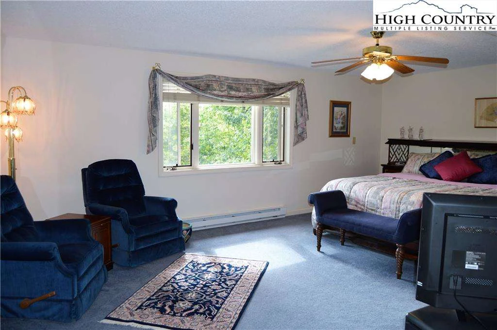 Image number 20 for the current listing