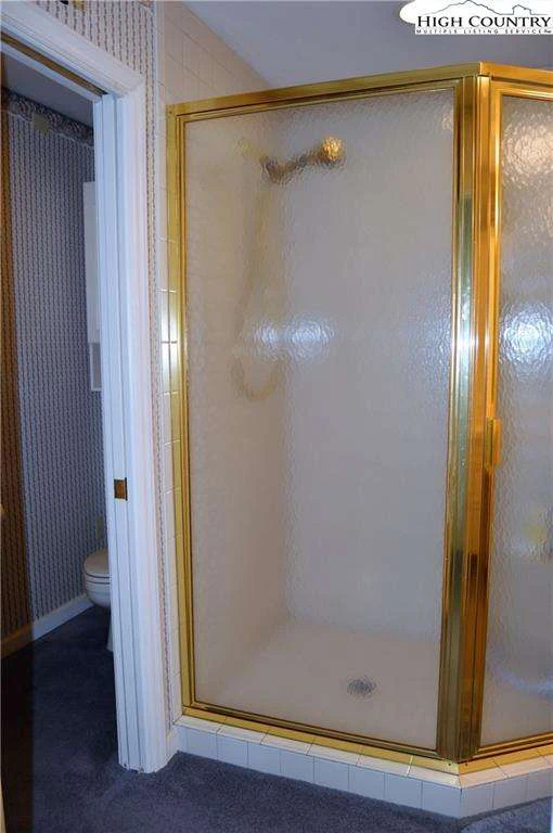 Image number 17 for the current listing