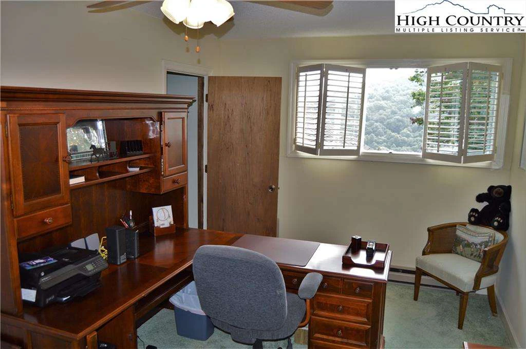 Image number 15 for the current listing