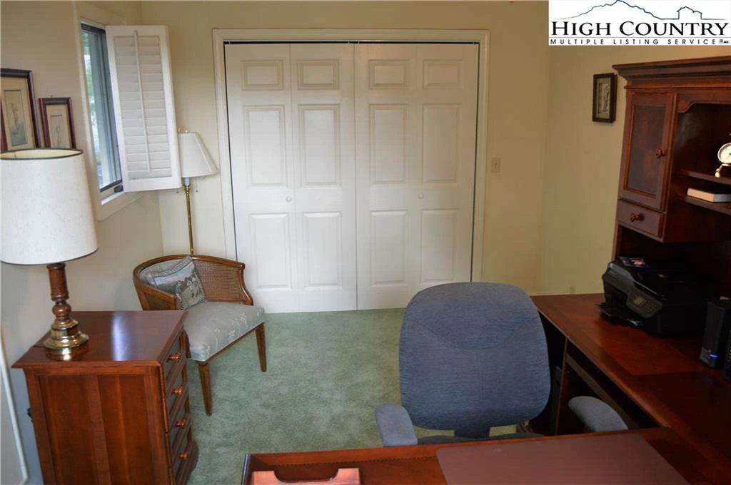 Image number 14 for the current listing