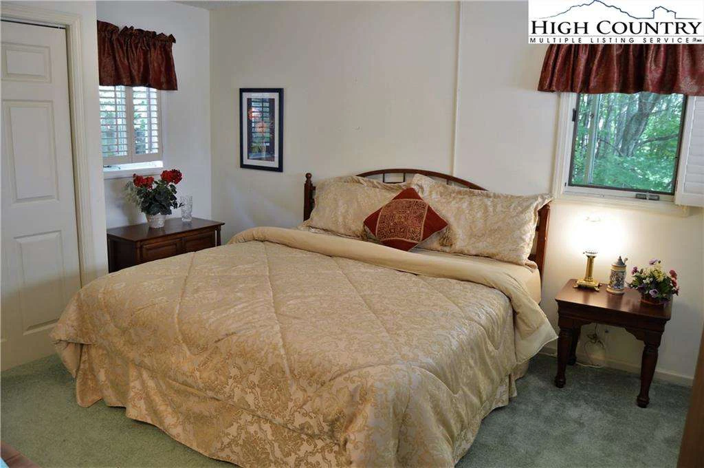 Image number 13 for the current listing