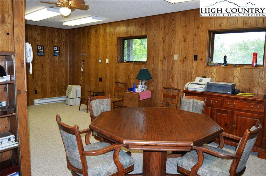Image number 10 for the current listing