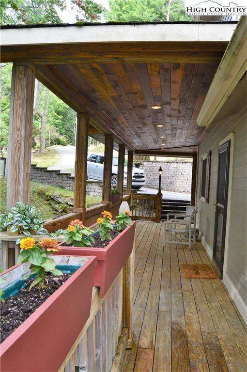 Image number 8 for the current listing