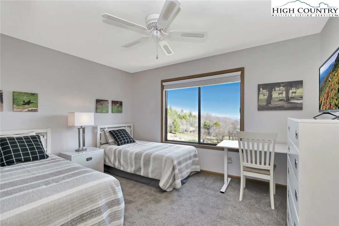 Image number 5 for the current listing