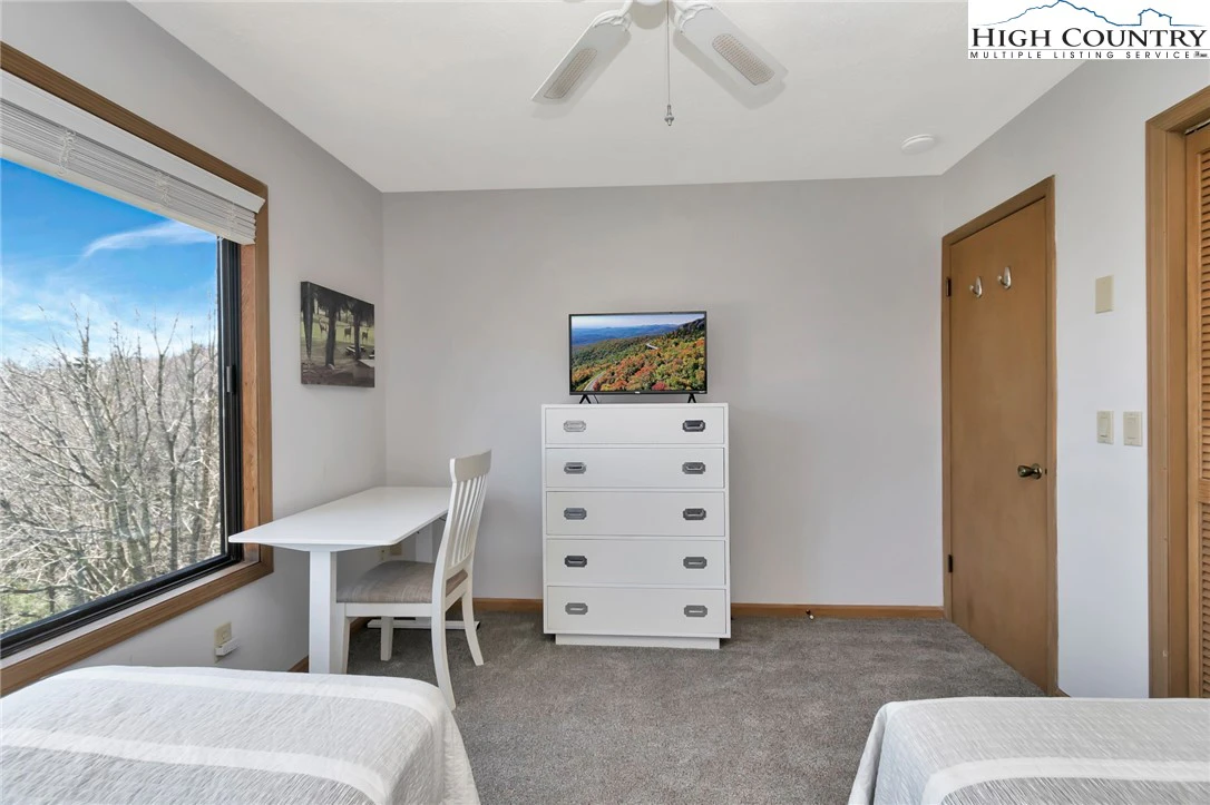 Image number 6 for the current listing