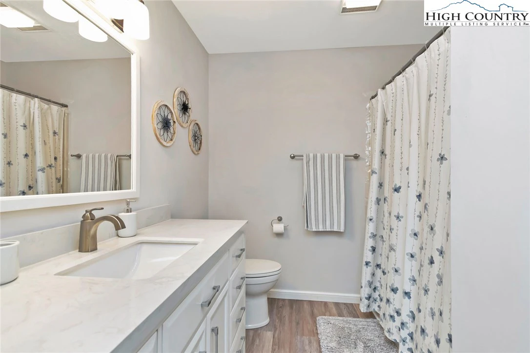 Image number 7 for the current listing