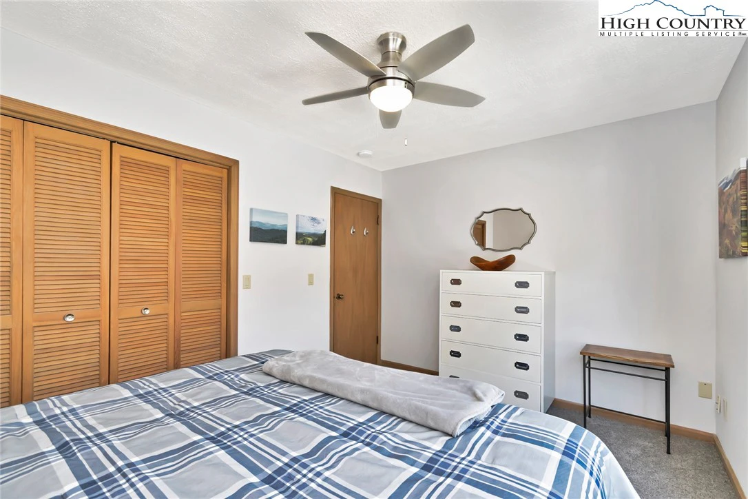 Image number 10 for the current listing