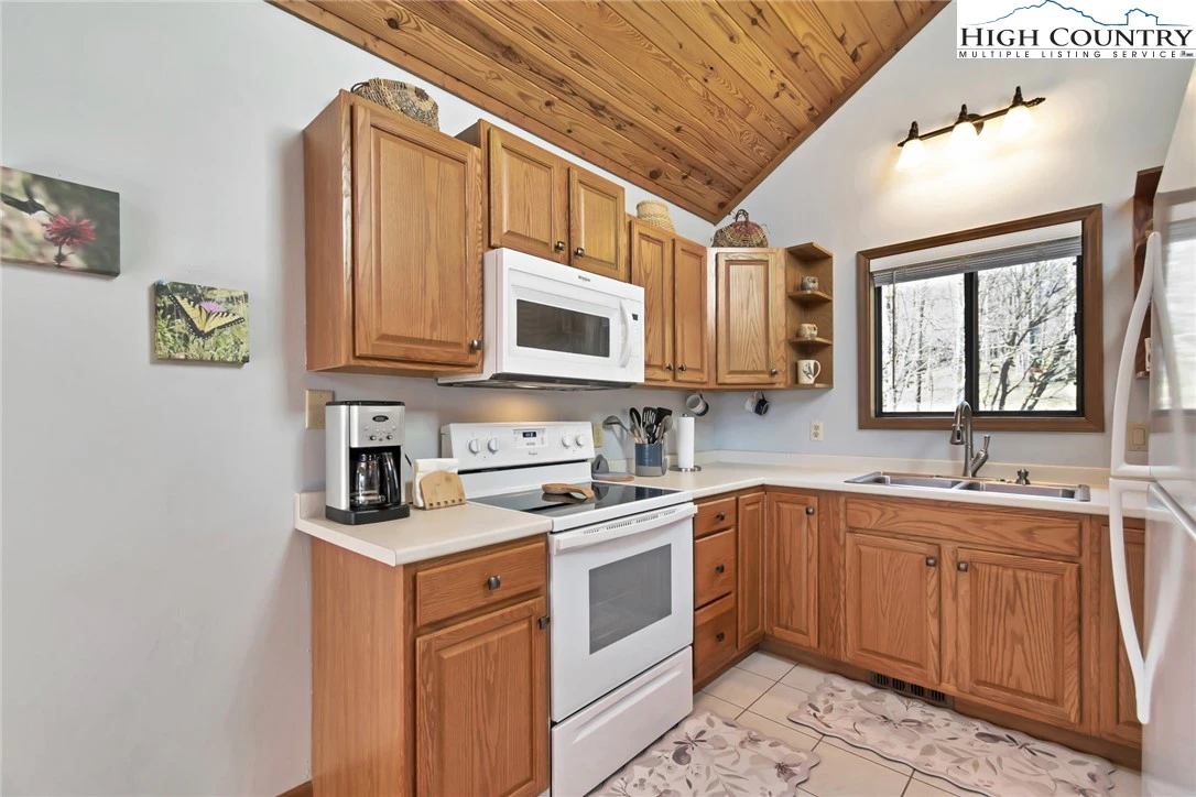 Image number 13 for the current listing
