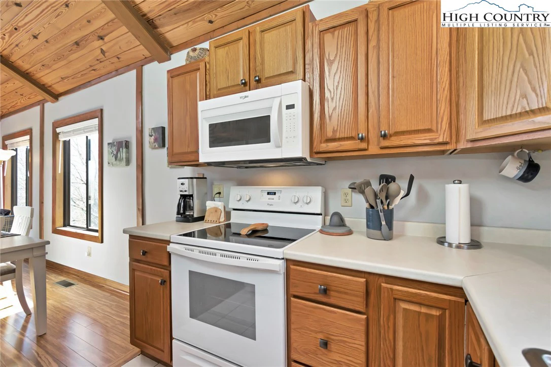Image number 3 for the current listing