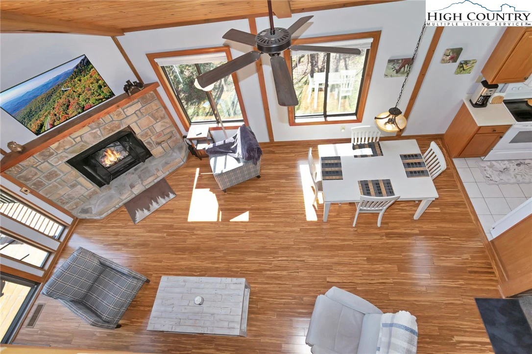 Image number 4 for the current listing