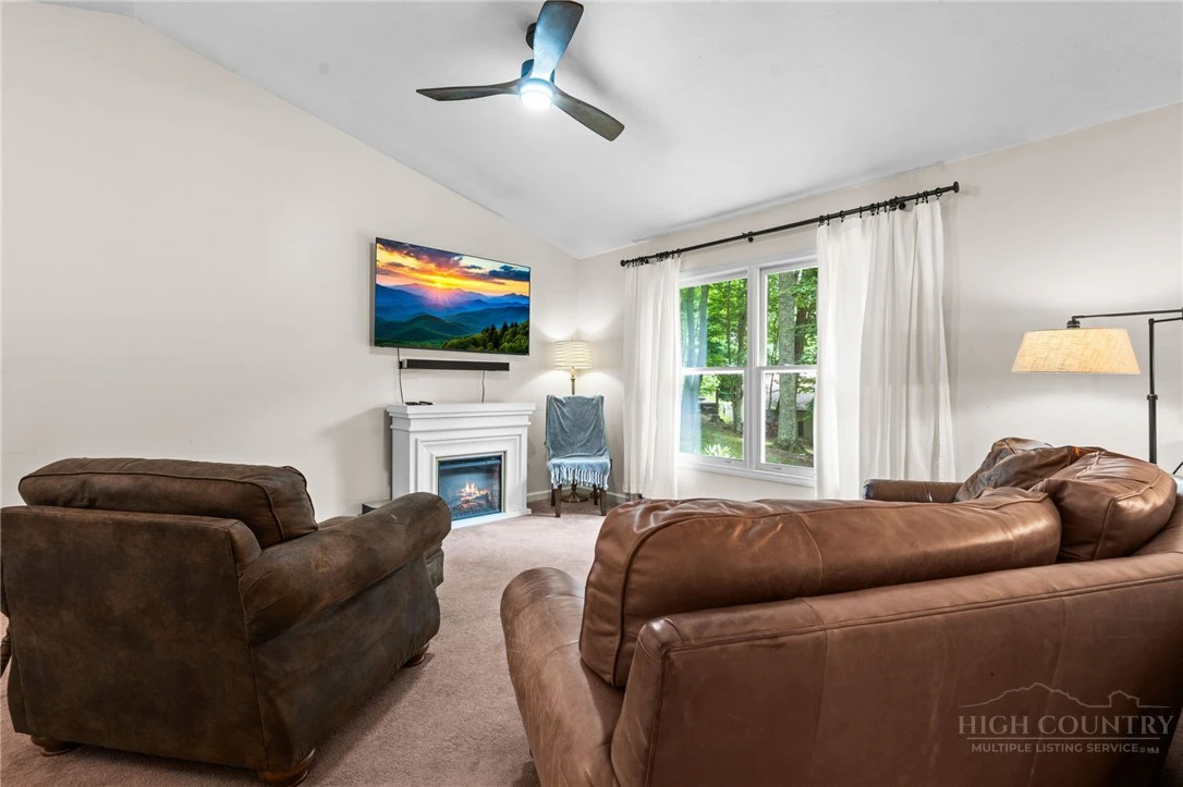 Image number 2 for the current listing