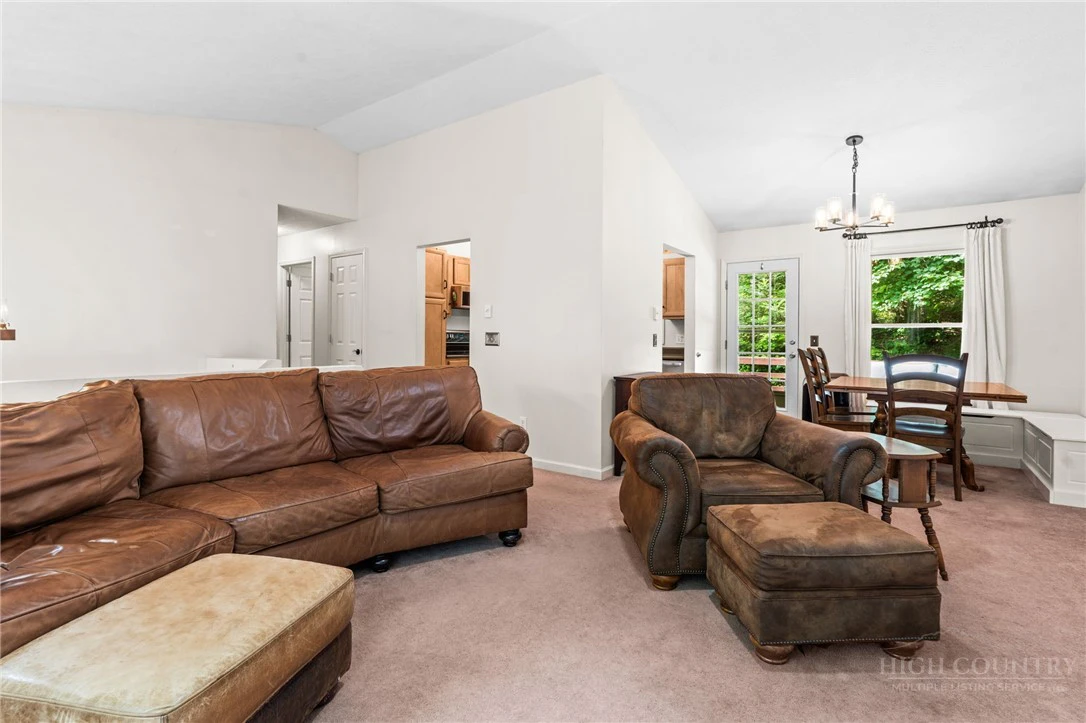 Image number 4 for the current listing