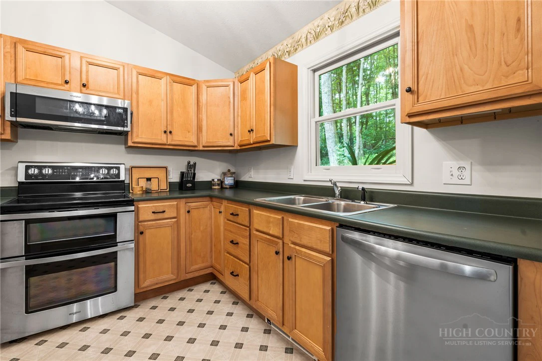 Image number 8 for the current listing