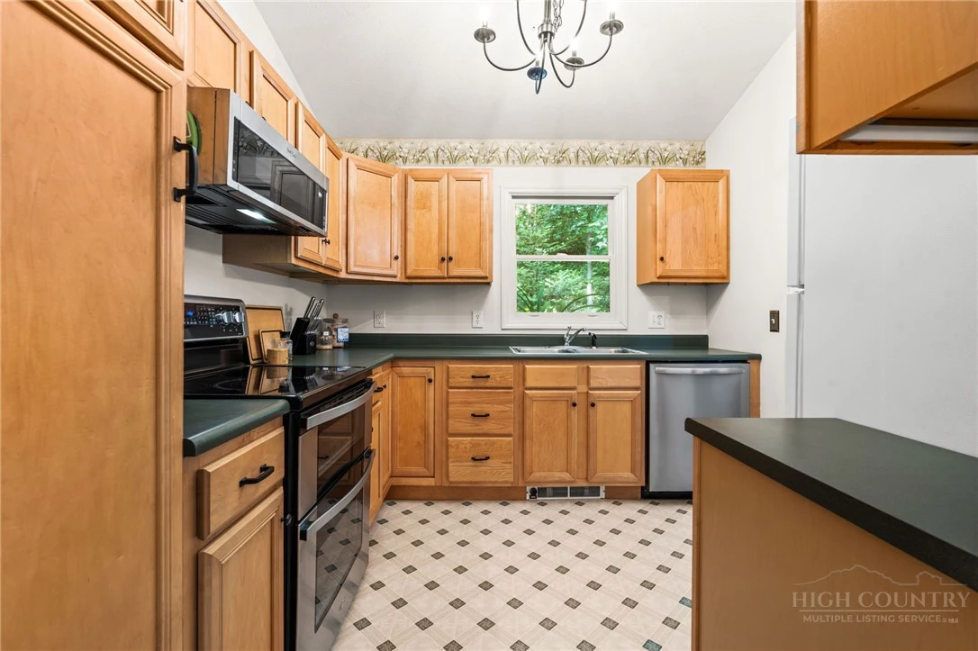 Image number 9 for the current listing