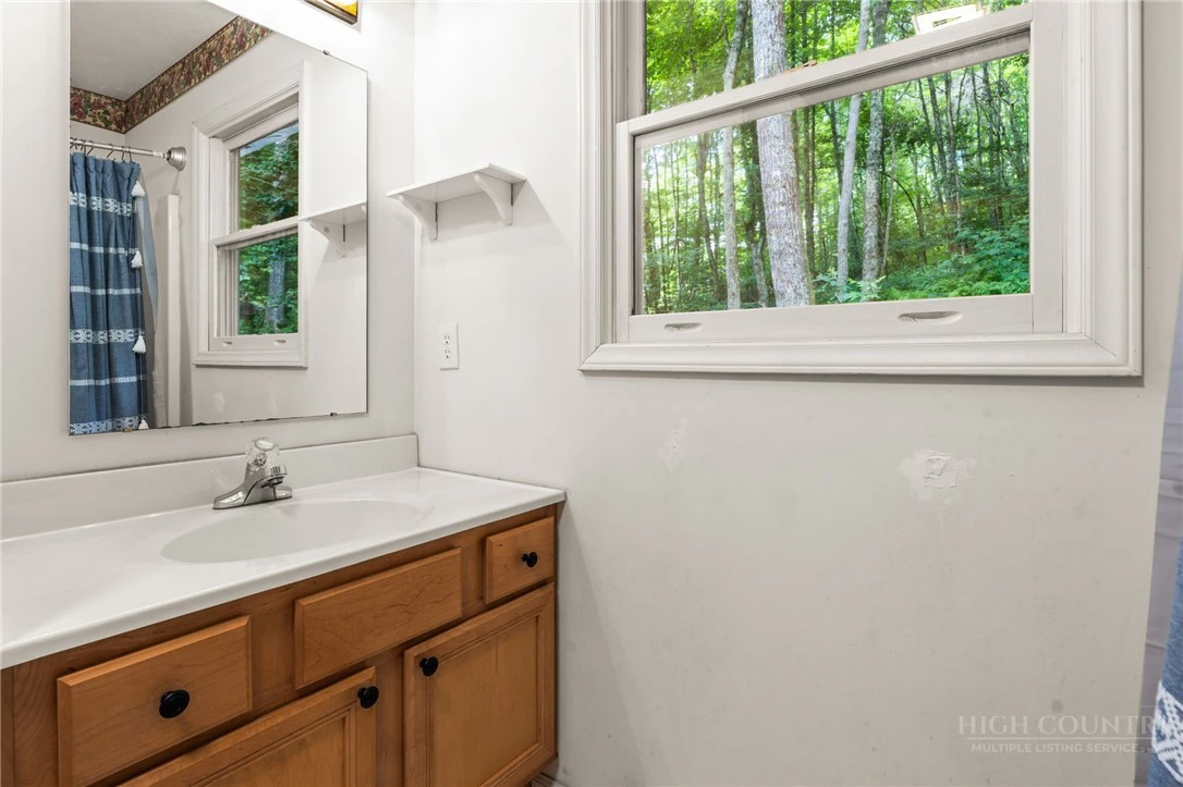 Image number 13 for the current listing