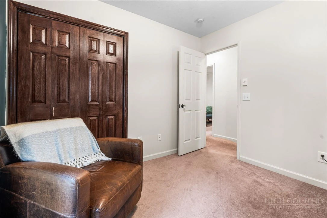 Image number 15 for the current listing