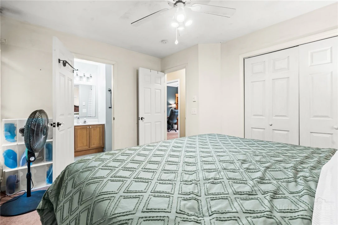 Image number 17 for the current listing