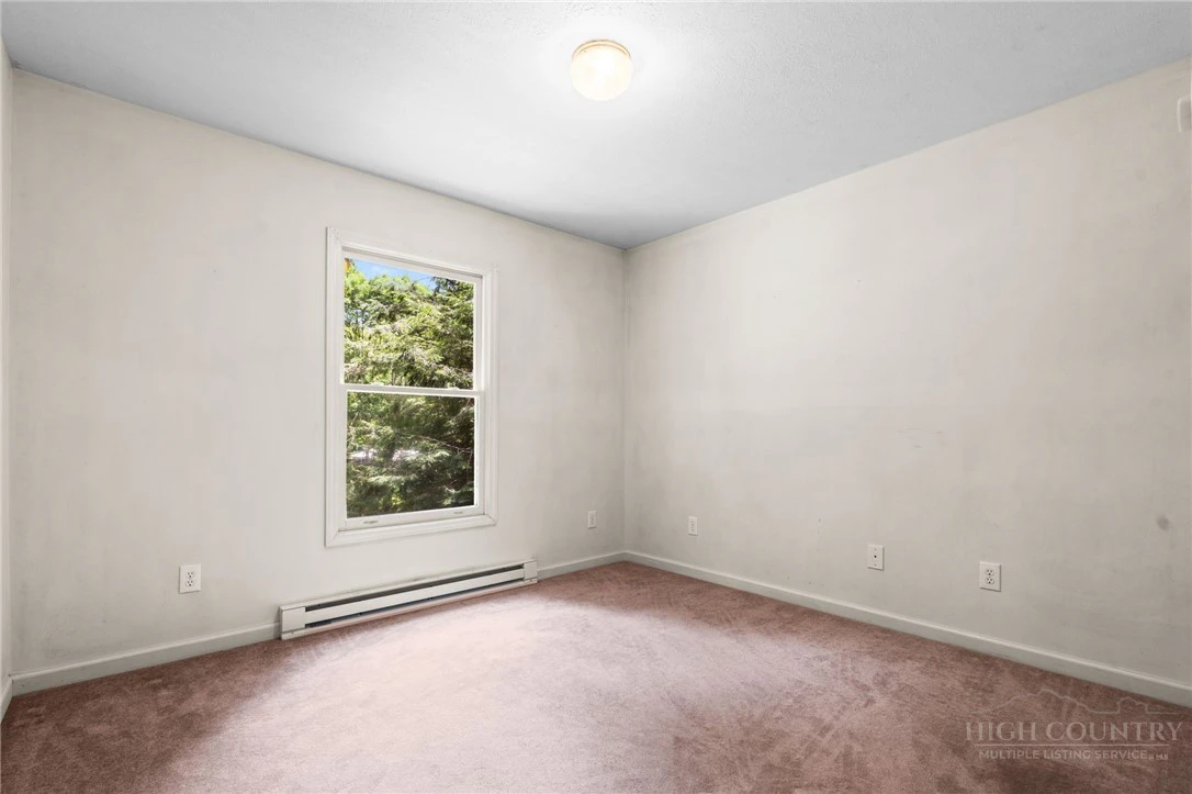 Image number 19 for the current listing