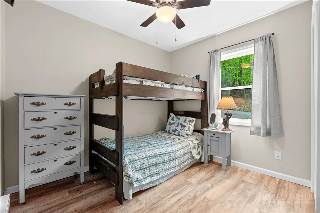 Image number 14 for the current listing