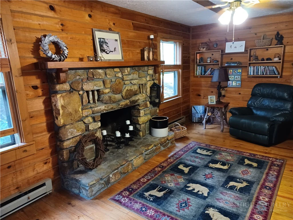 Image number 13 for the current listing