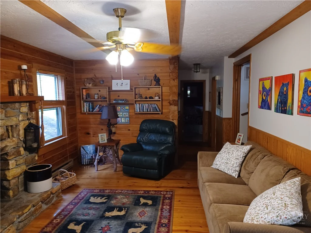 Image number 14 for the current listing