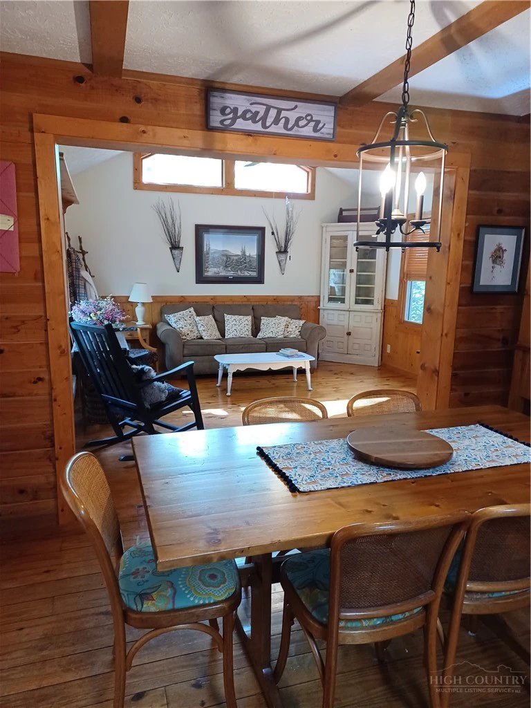 Image number 19 for the current listing