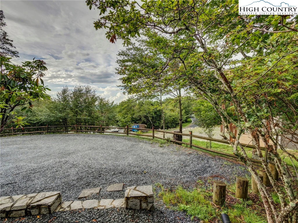Image number 1 for the current listing