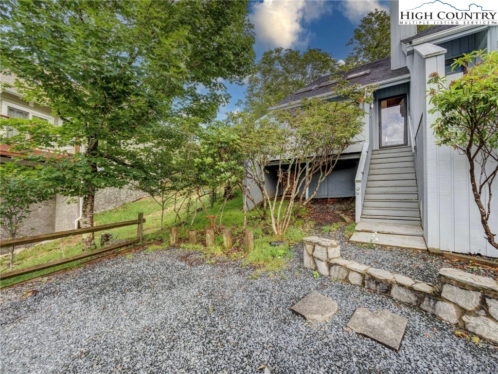 Image number 18 for the current listing