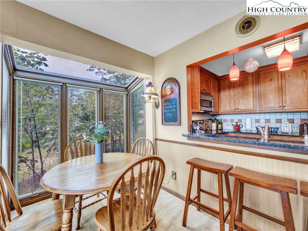 Image number 19 for the current listing