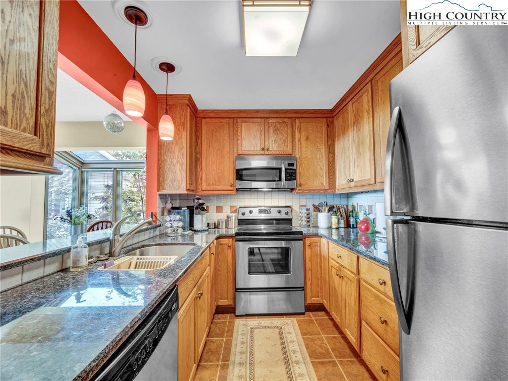 Image number 7 for the current listing