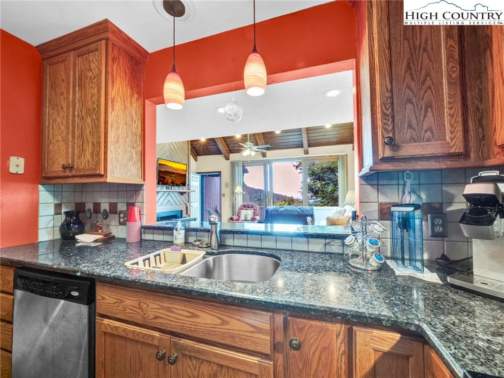 Image number 6 for the current listing