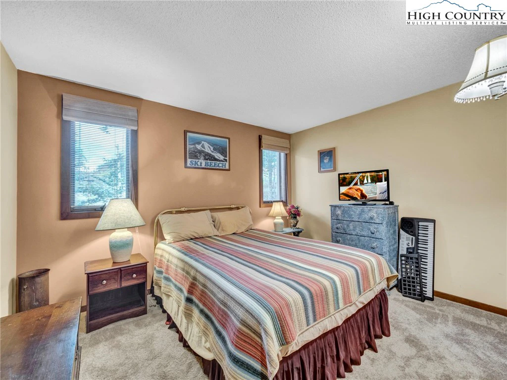 Image number 8 for the current listing