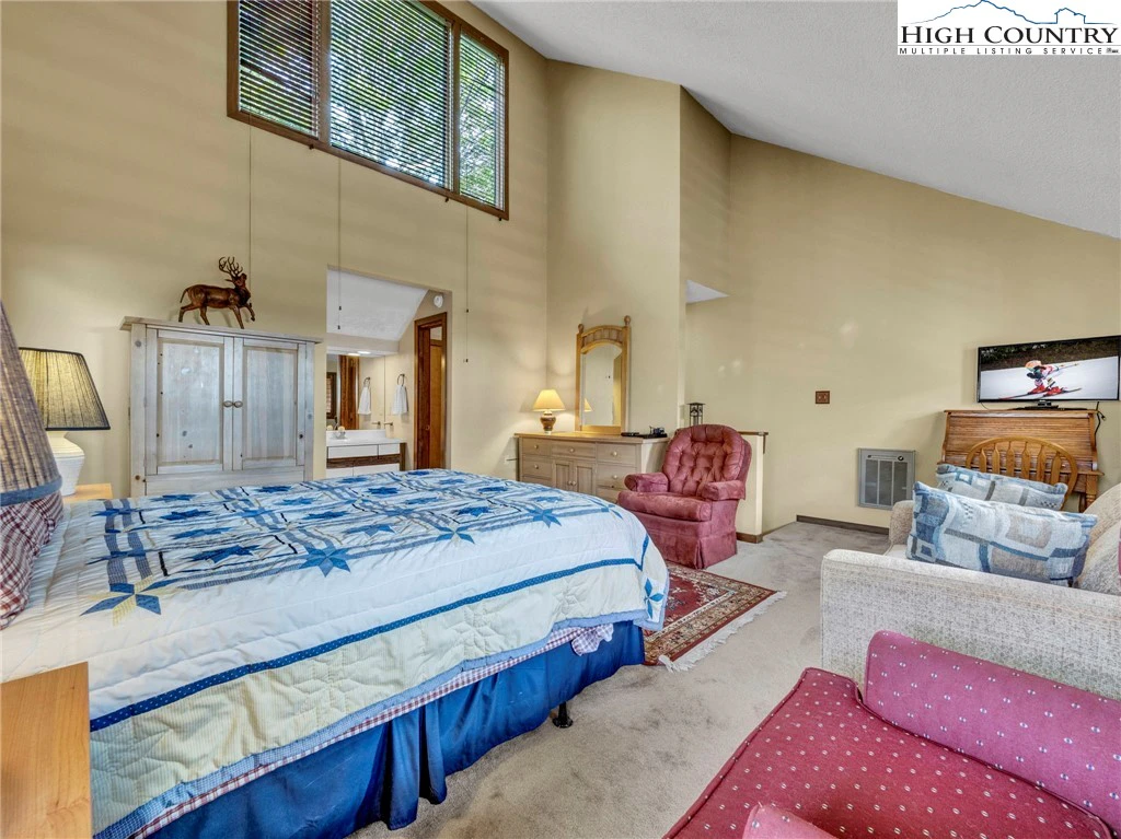 Image number 5 for the current listing