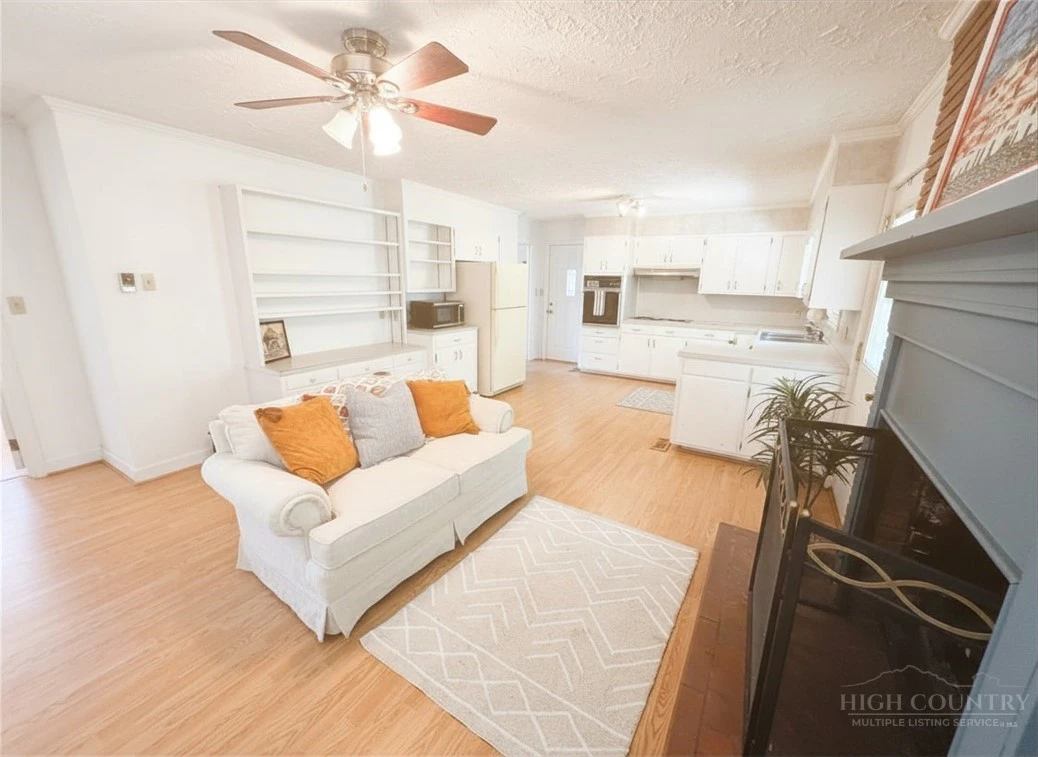 Image number 6 for the current listing