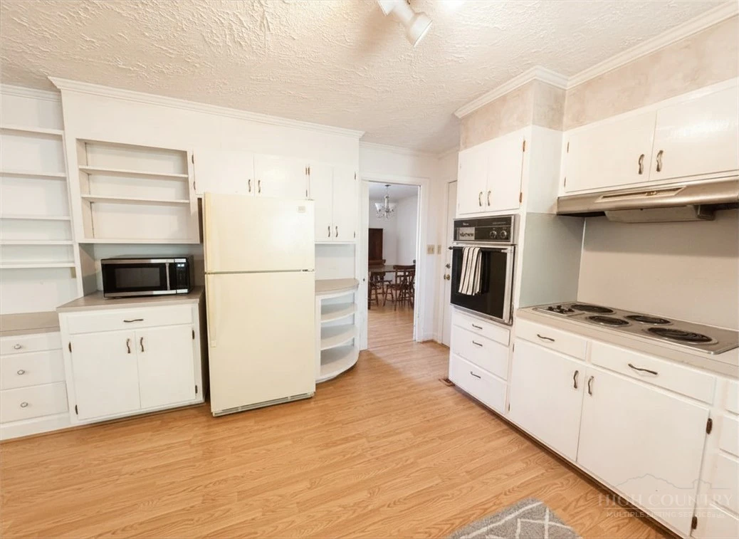 Image number 7 for the current listing