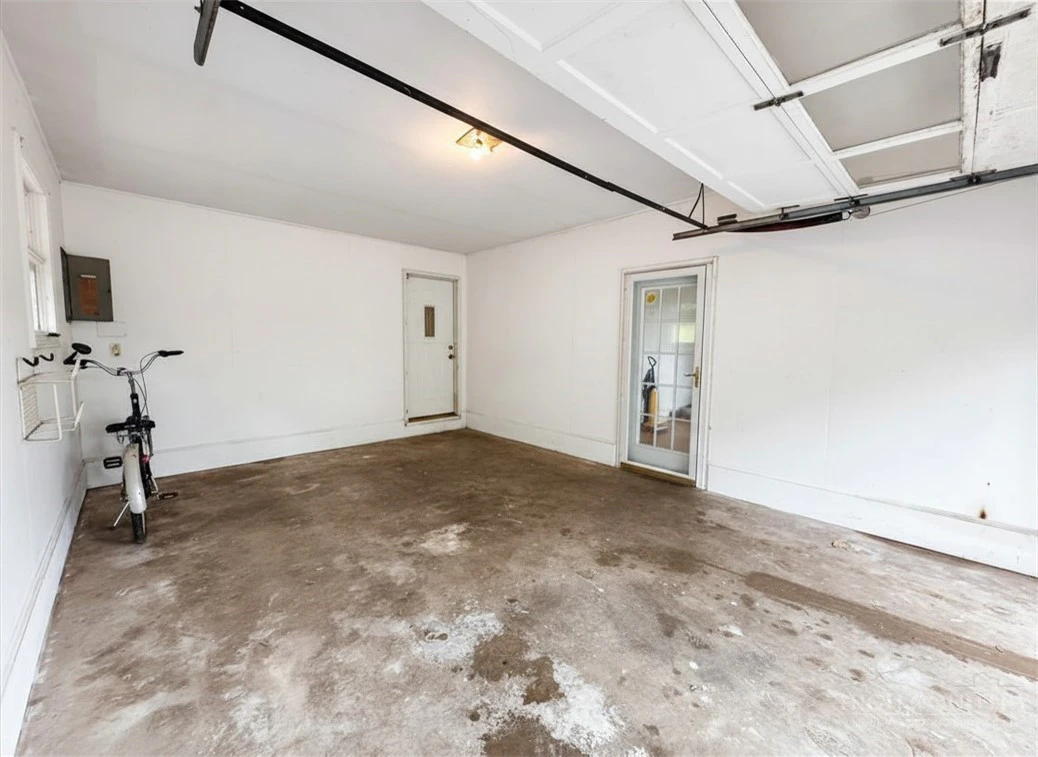 Image number 10 for the current listing