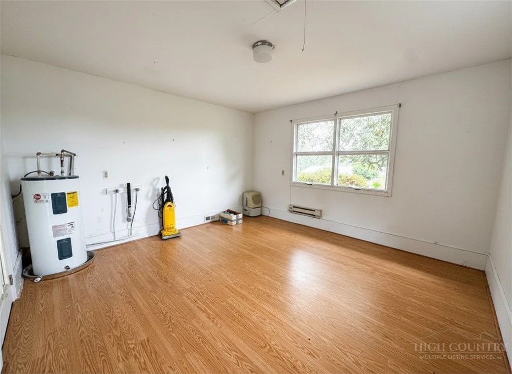 Image number 2 for the current listing