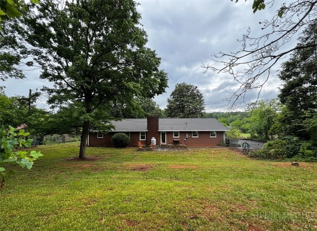 Image number 18 for the current listing