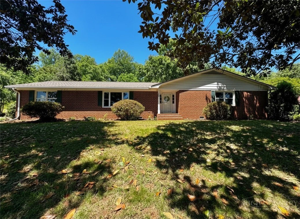 Image number 1 for the current listing