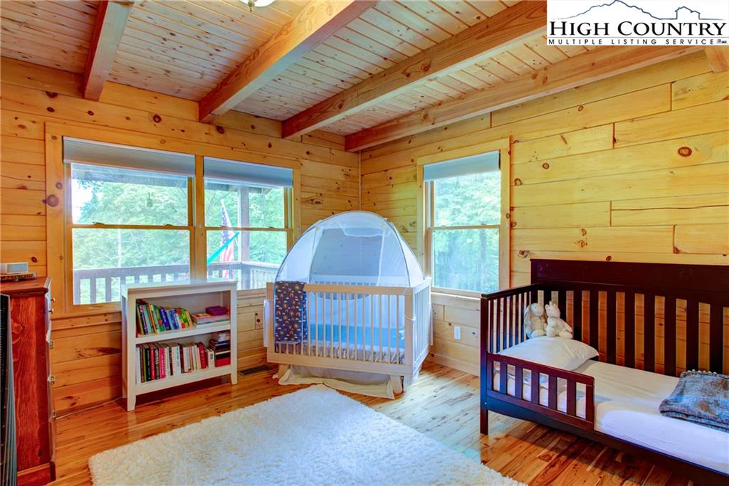 Image number 31 for the current listing