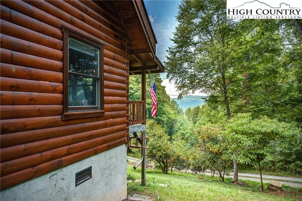 Image number 17 for the current listing