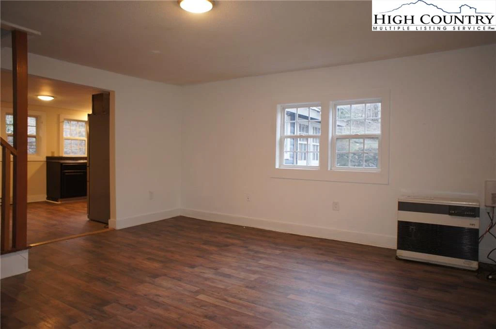 Image number 21 for the current listing