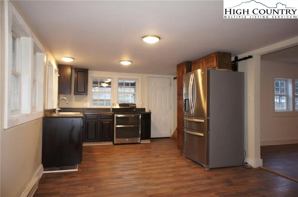 Image number 19 for the current listing