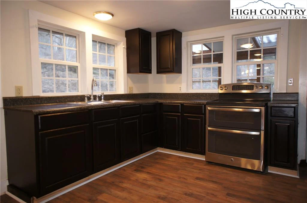 Image number 18 for the current listing