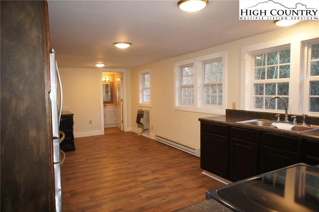 Image number 10 for the current listing