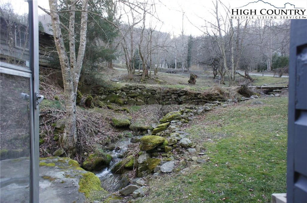 Image number 4 for the current listing