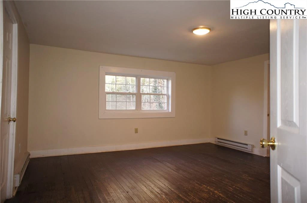 Image number 5 for the current listing