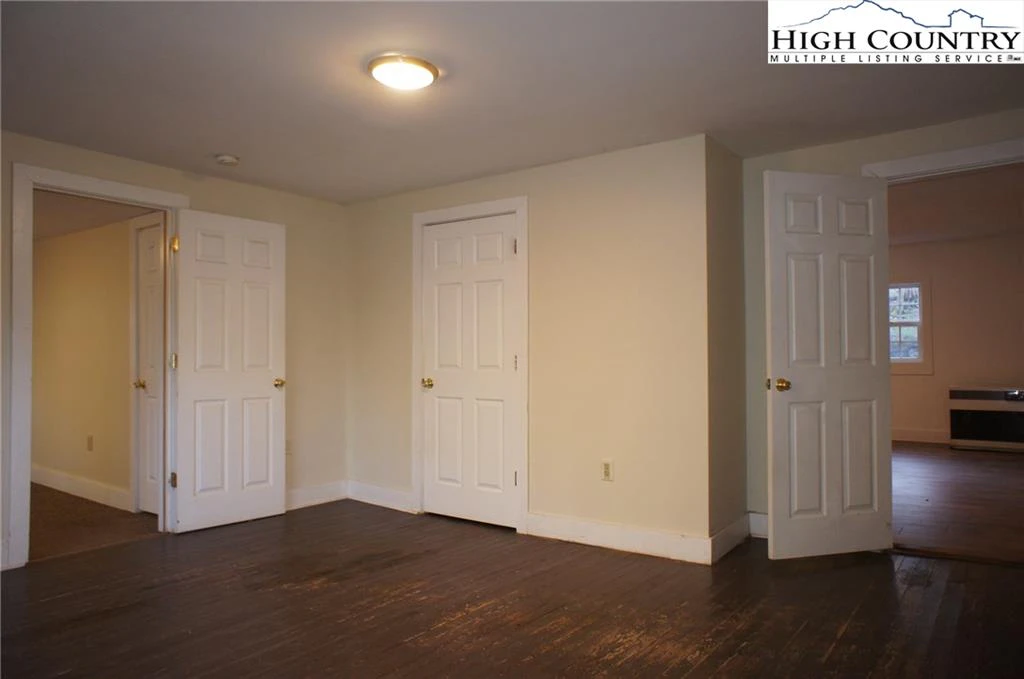 Image number 6 for the current listing