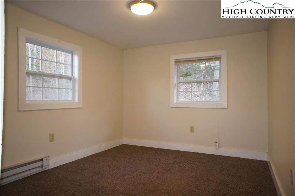 Image number 7 for the current listing