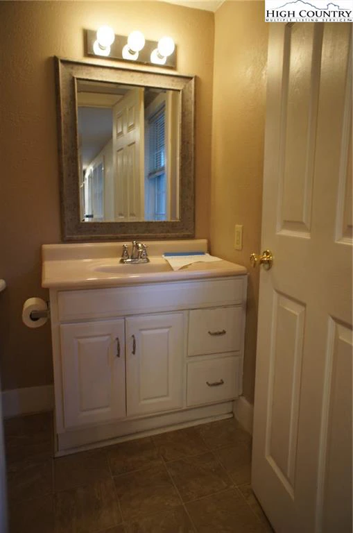Image number 8 for the current listing